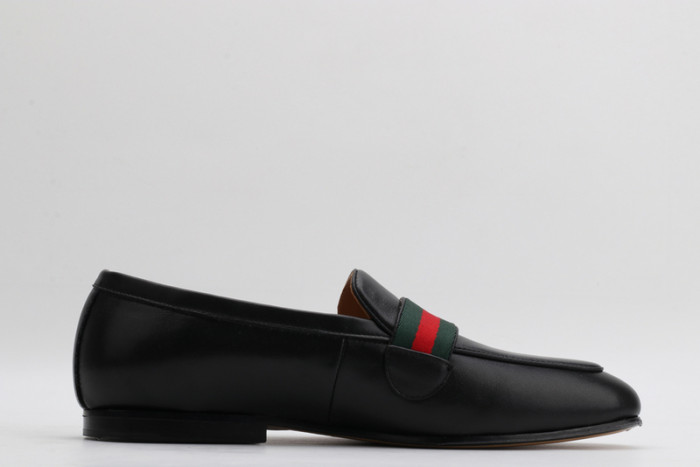 guc loafer