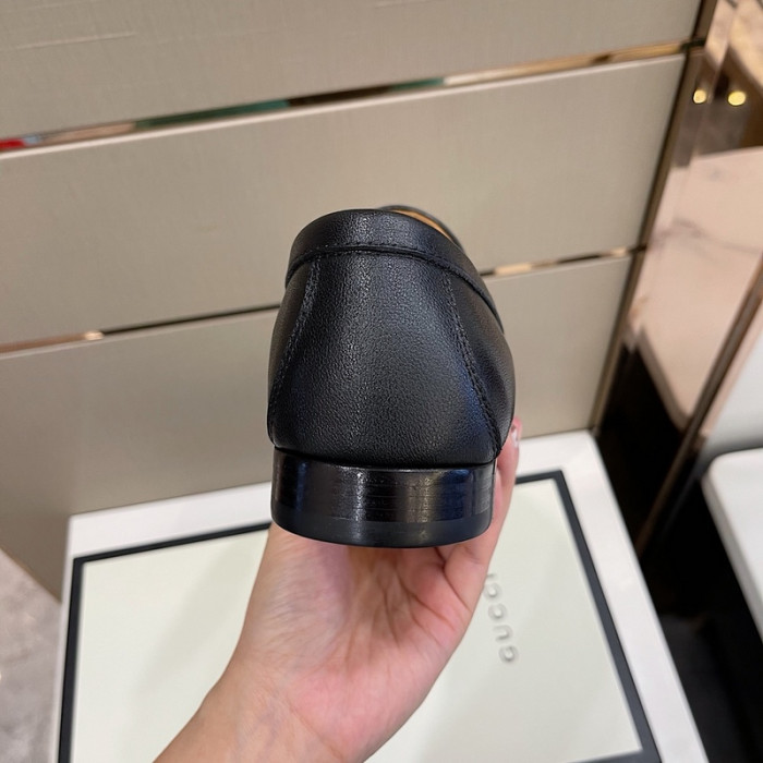 guc loafer
