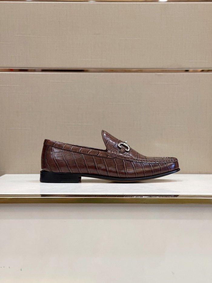 guc loafer