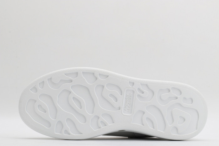 alex mcqu sneakers