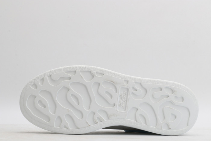 alex mcqu sneakers