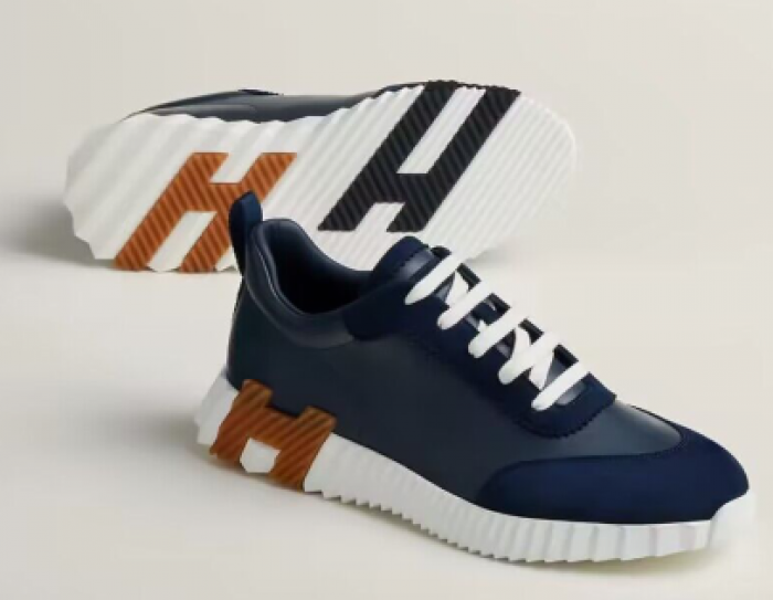 her shoes hm-1