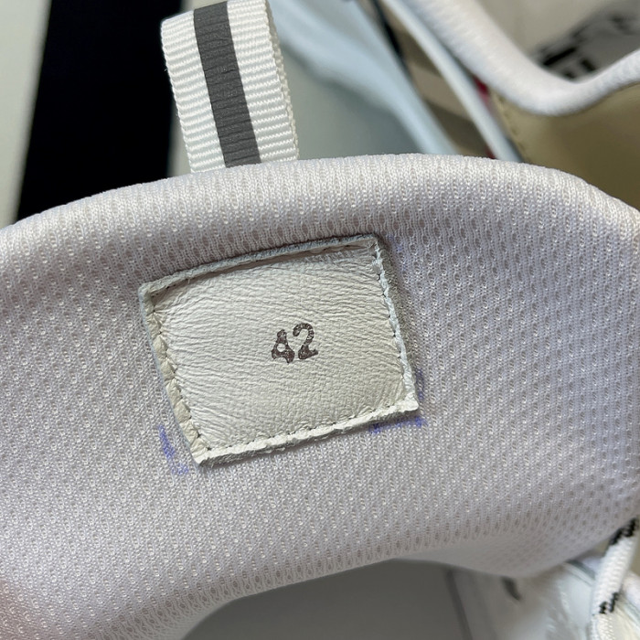 BUBERY SNEAKER