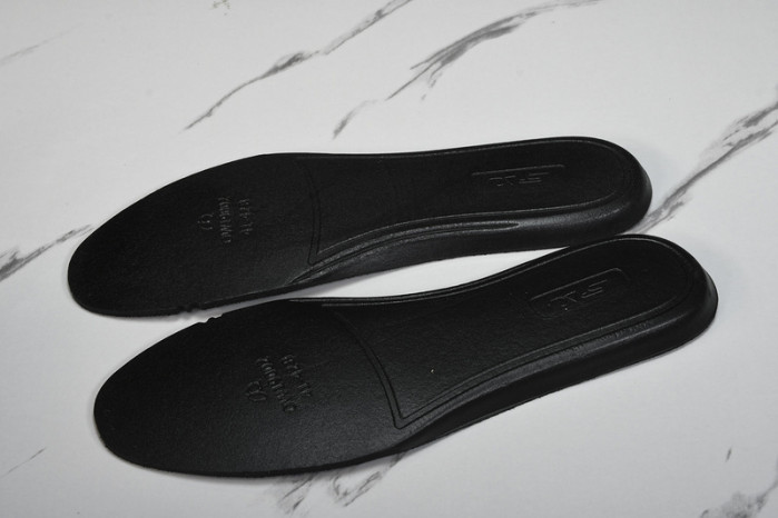 of sneakers ow-33