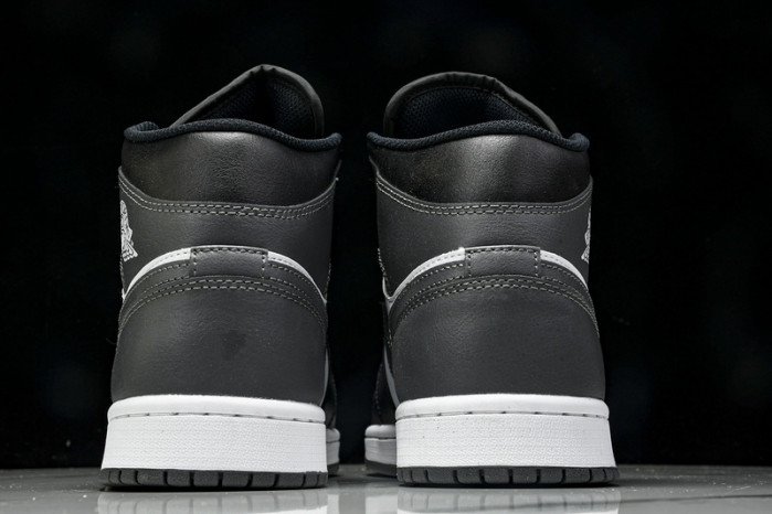 Jordan 1 Mid 