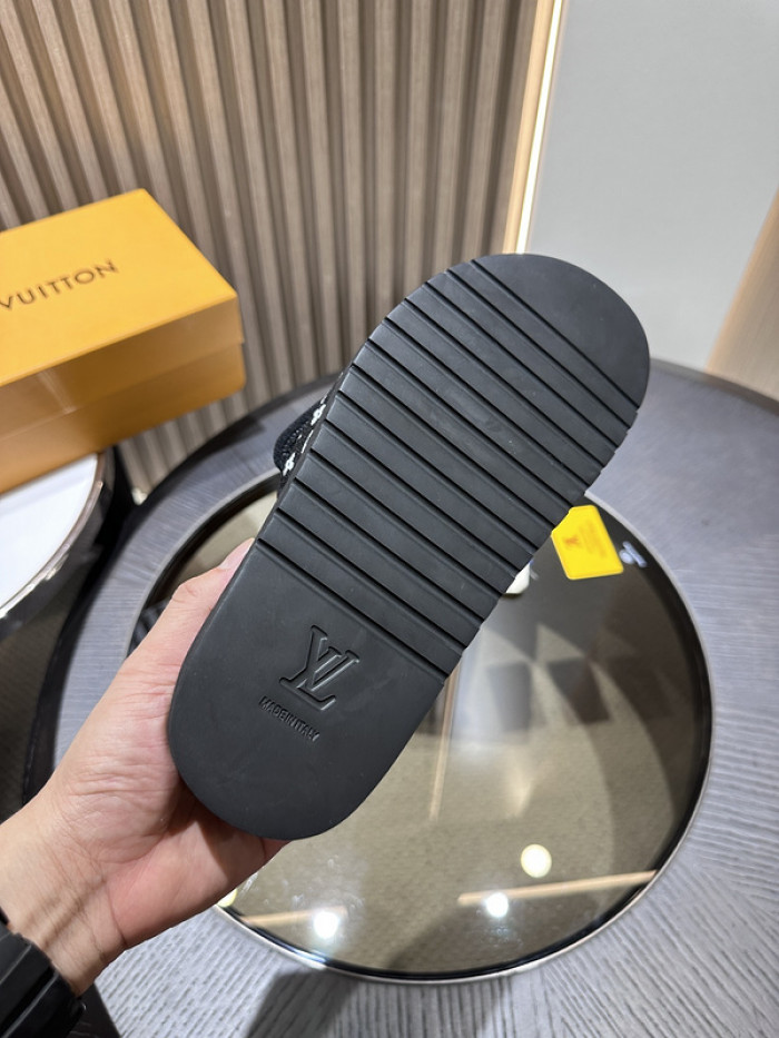 lovt sandal