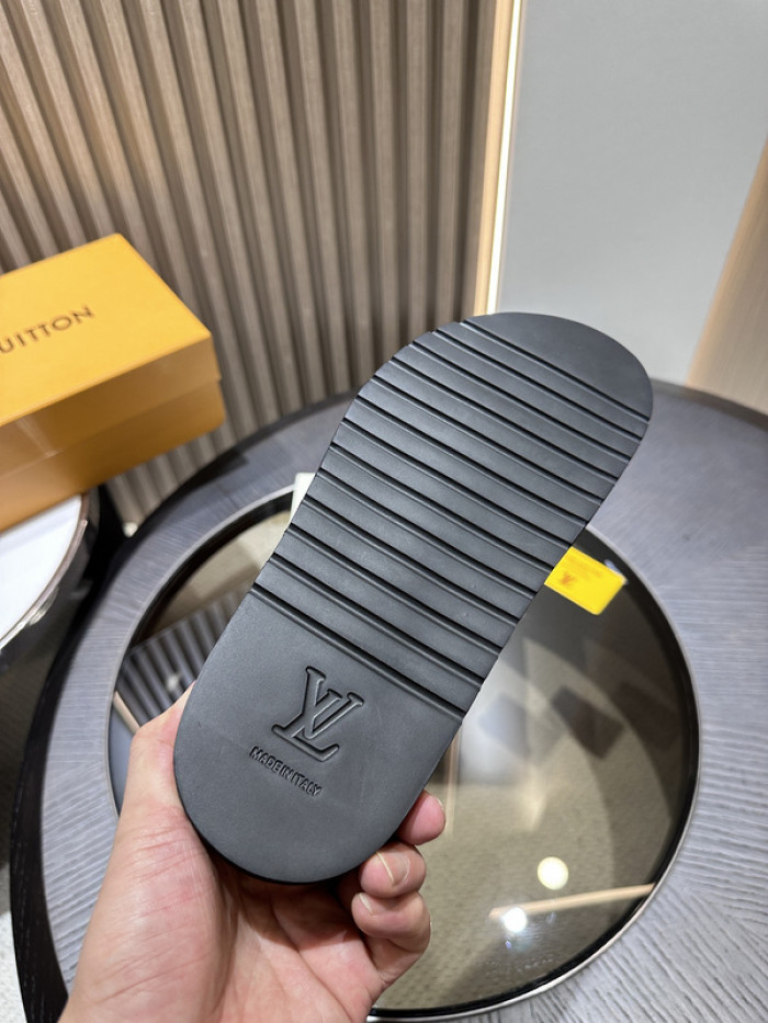 lovt sandal
