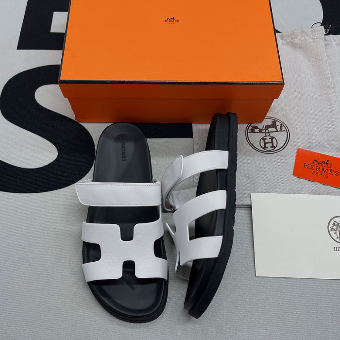 her slides 23060921
