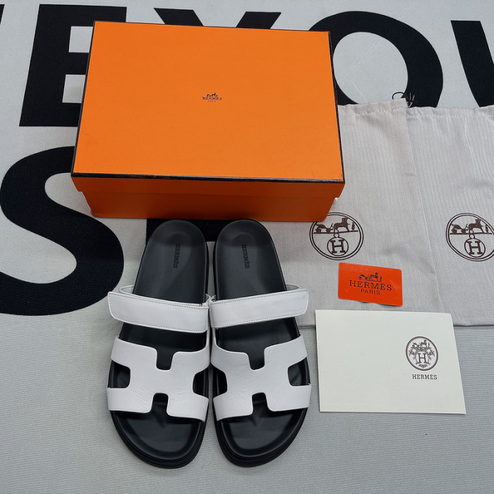 her slides 23060921